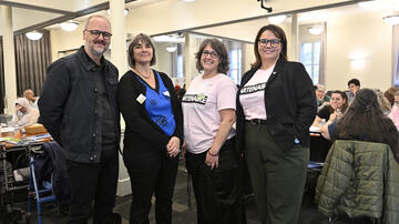 Pierre Choquette, directeur général adjoint — Développement, stratégies et communications de l’OMHM, Patricia Viannay, coordonnatrice à la Fédération des locataires de HLM du Québec (FLHLMQ), Tina-Lili Gagné, présidente du CCR et Isabelle Pépin, directrice générale de l’OMHM, à l’assemblée générale annuelle du CCR