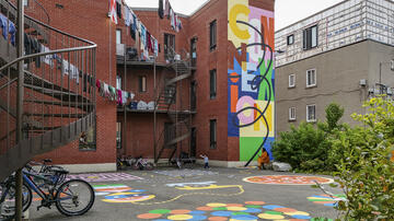 Nouvelle murale "Connexion" aux habitations Beaumont-Durocher ©Kenan Alboshi
