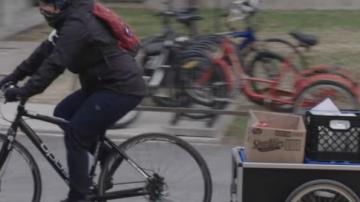Une partie de la distribution de nourriture se fait à vélo dans Hochelaga-Maisonneuve.