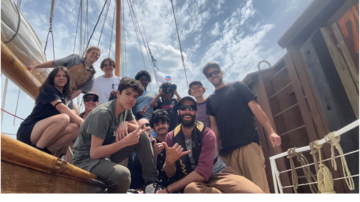 L’équipage de l’expédition du 2 au 5 juillet 2024, dont huit jeunes faisant partie des milieux HLM. Merci à ÉcoMaris pour l’organisation du voyage et la photo.